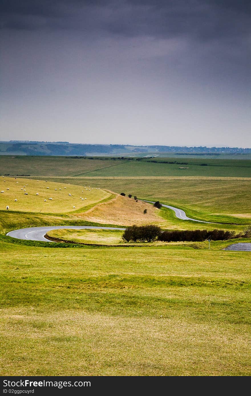 A picture of a winding road