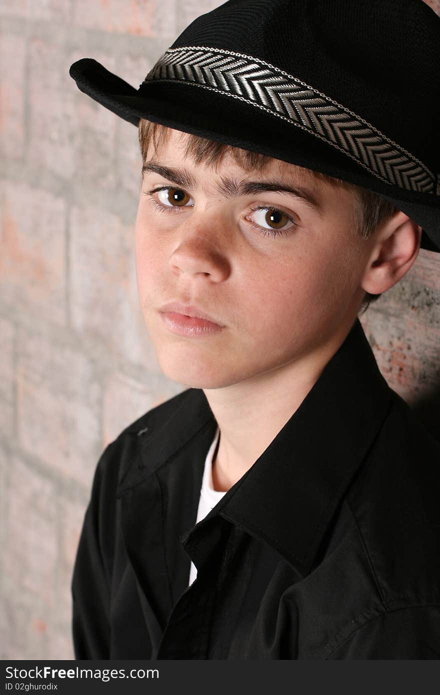 Teenage boy wearing a black hat in casual wear