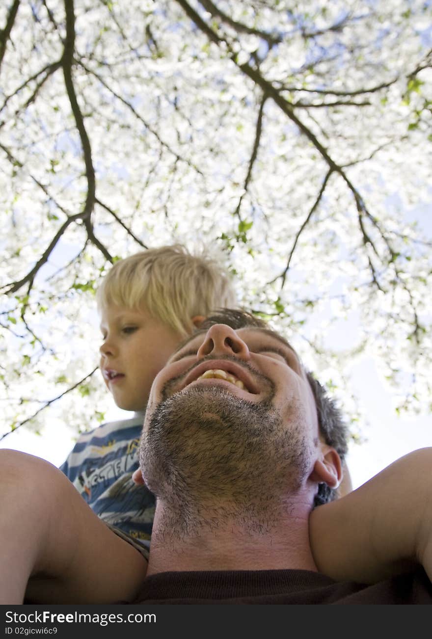 Father carries his son on shoulder. *** Local Caption *** Germany, Europe