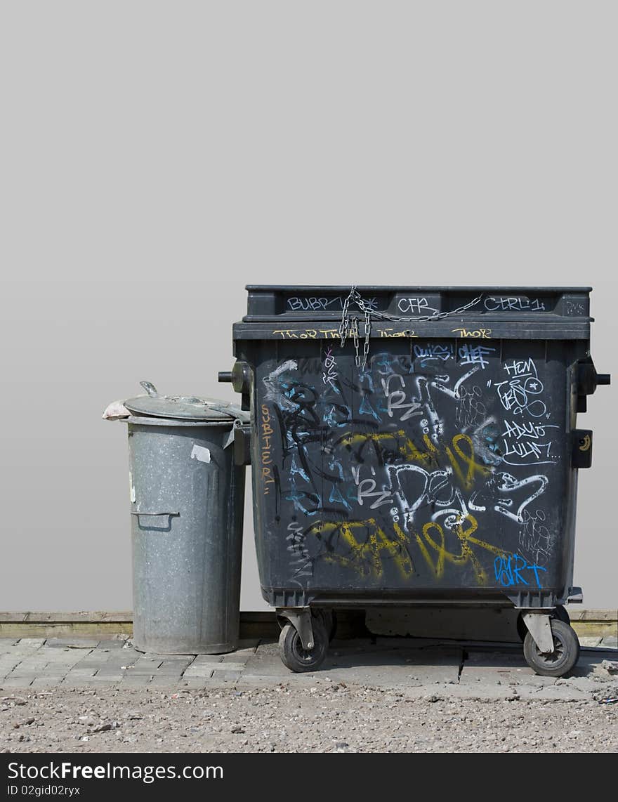 Ash barrel and waste container Ash barrel and waste container *** Local Caption *** Berlin, Germany Berlin, Germany