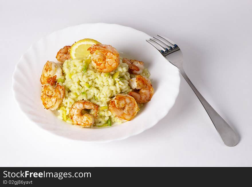 Risotto with fried prawns and avocado