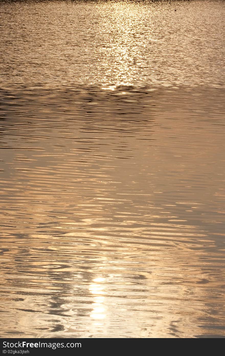 Solar reflexions in water