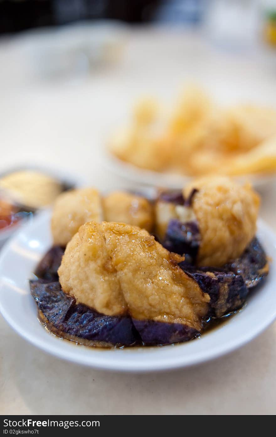 An image of deep fried dim sum. An image of deep fried dim sum