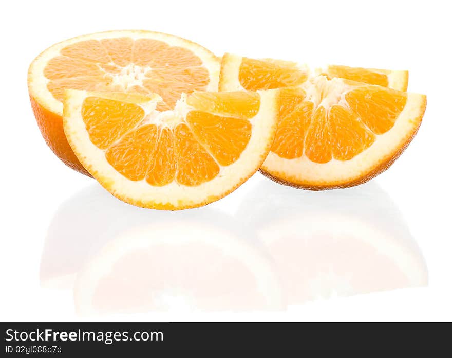 Cut oranges with reflection