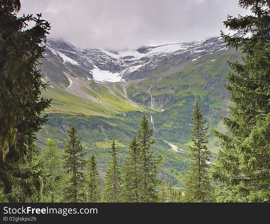 This image shows the Hohen Tauern National Park by Kolm Saigurn, less than 6 kilometers from the village of Rauris. This image shows the Hohen Tauern National Park by Kolm Saigurn, less than 6 kilometers from the village of Rauris.