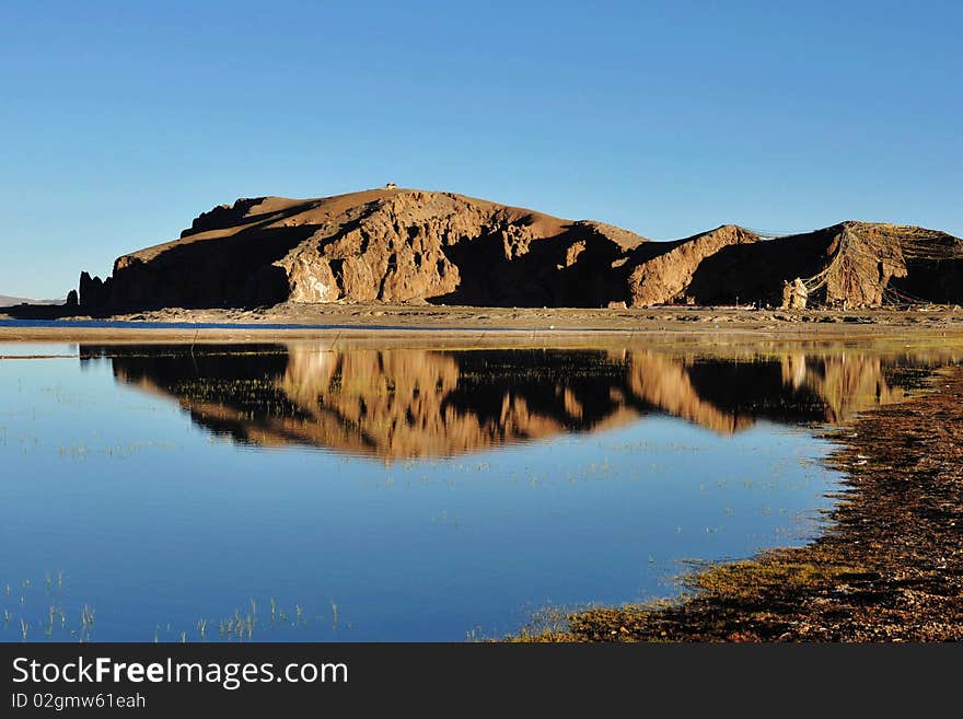 With an area of 1,940 square kilometers, the Namco Lake, the largest inland saltwater lake in Tibet, China. With an area of 1,940 square kilometers, the Namco Lake, the largest inland saltwater lake in Tibet, China.