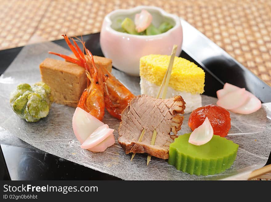 Rich in fresh Japanese cuisine. Rich in fresh Japanese cuisine