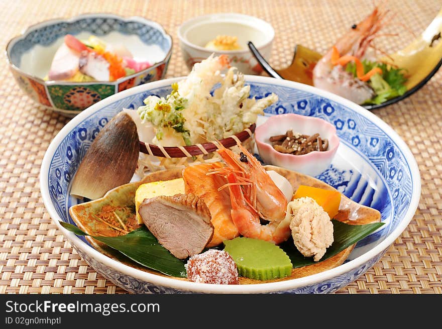 Rich in fresh Japanese cuisine. Rich in fresh Japanese cuisine