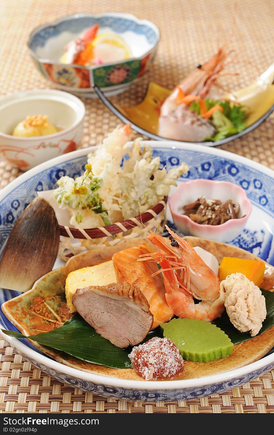 Rich in fresh Japanese cuisine. Rich in fresh Japanese cuisine