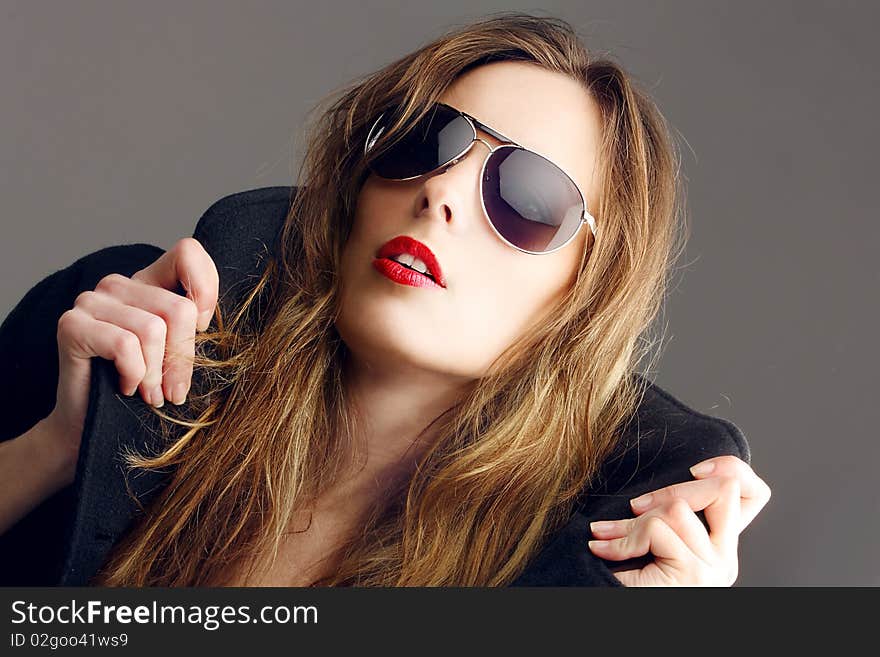 Rock'n'roll girl. Portrait of the girl in sun glasses