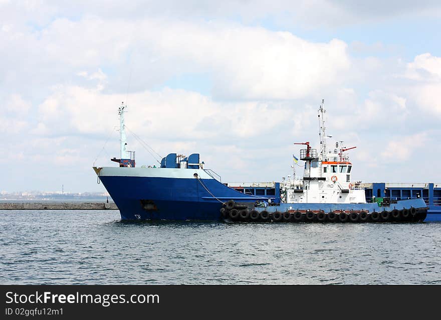 Ship arriving to port