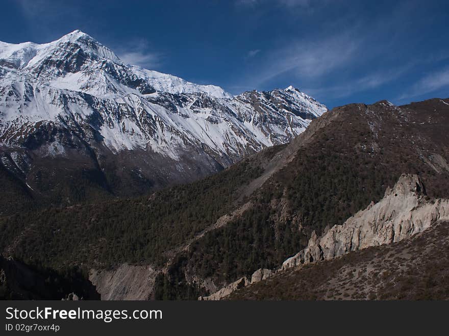 On the left Om Myurpa peak 5039m. On the left Om Myurpa peak 5039m