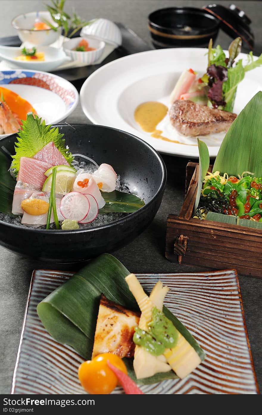 Rich in fresh Japanese cuisine. Rich in fresh Japanese cuisine