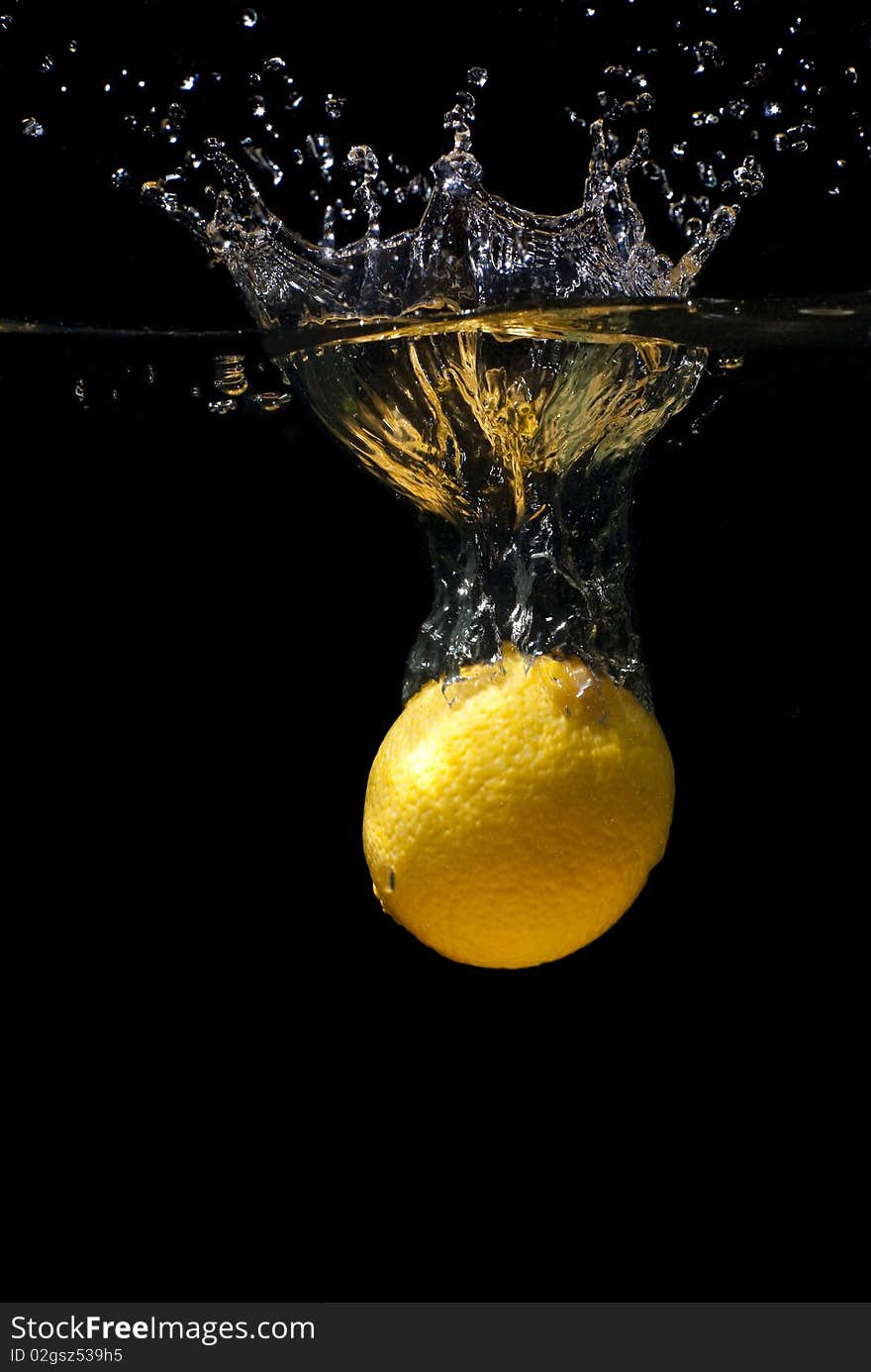 Lemon fall in water