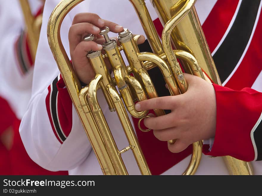 Playing french horn instrument hands