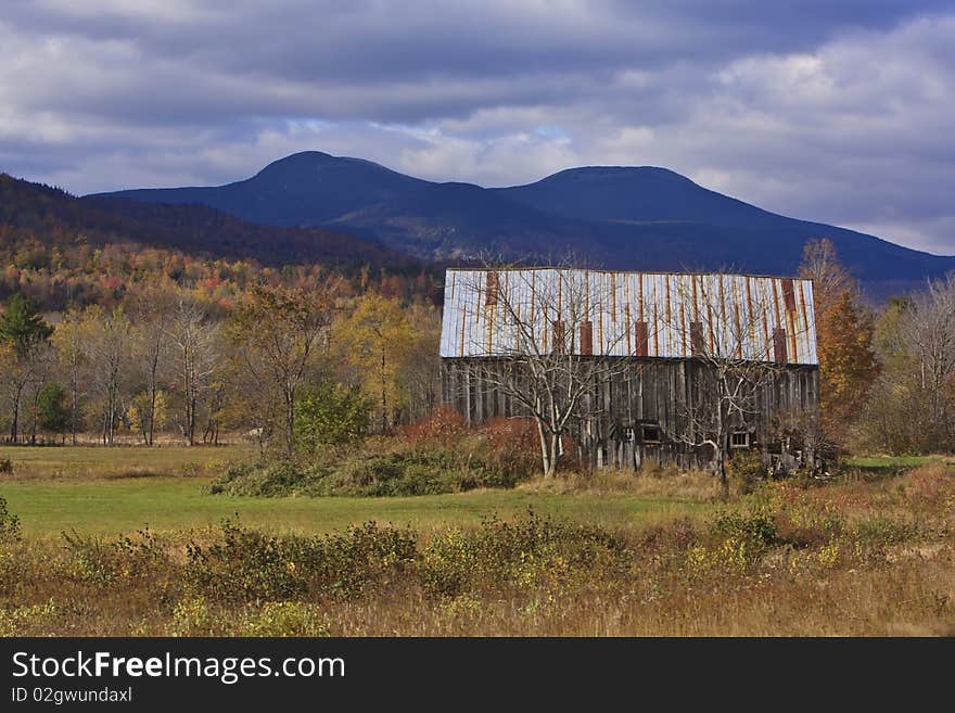 Autumn barn