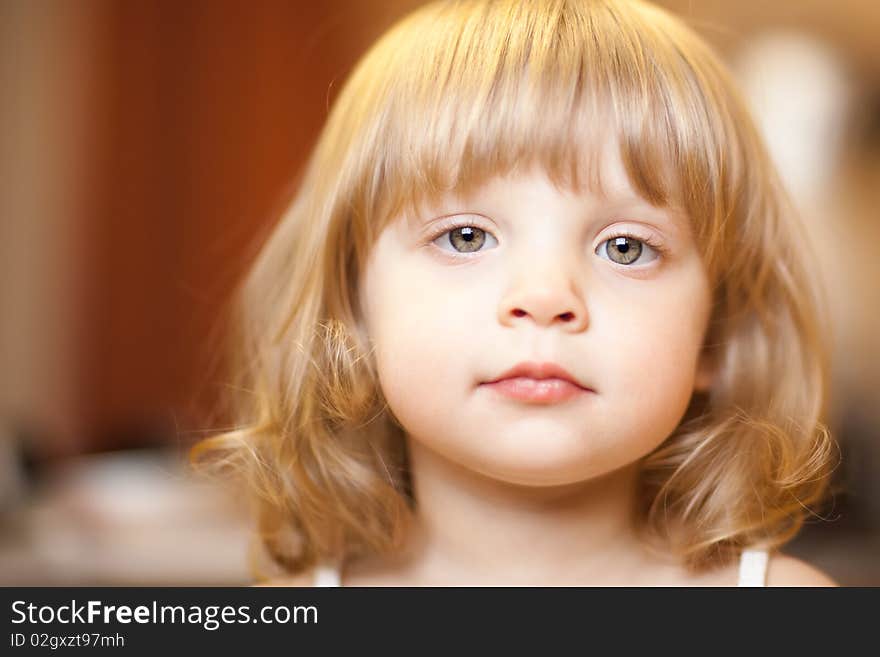 Close-up portrait of a little girl, shallow DOF, focus on eyes