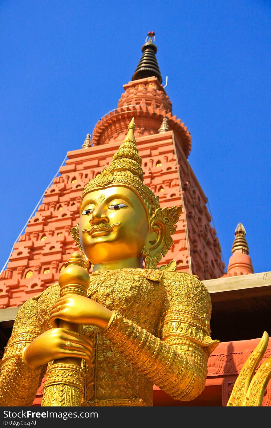 Giant is Guard the entrance Pagoda.