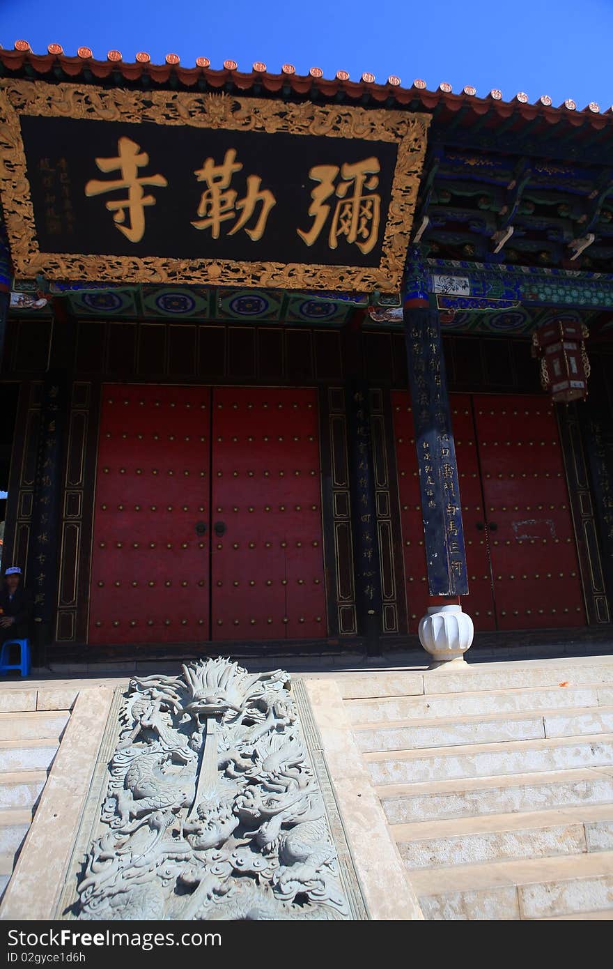 A chinese temple with beautiful engrave