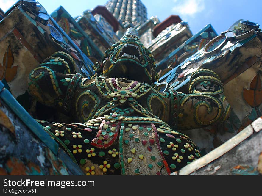 Giant in wat arun