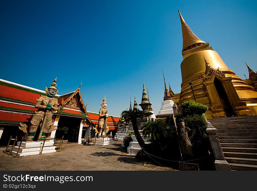 Wat Phrasrirattana Sasadaram (Wat Phra Kaeo)