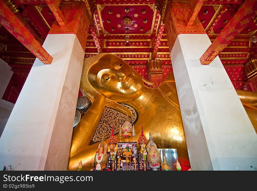 Reclining Buddha is in thailand.