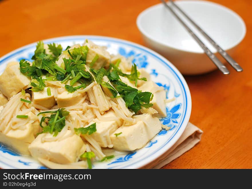 Chinese vegetarian bean curd cuisine. Ingredients include bean curd and mushrooms. Suitable for food and beverage, healthy eating and lifestyle, and diet and nutrition.