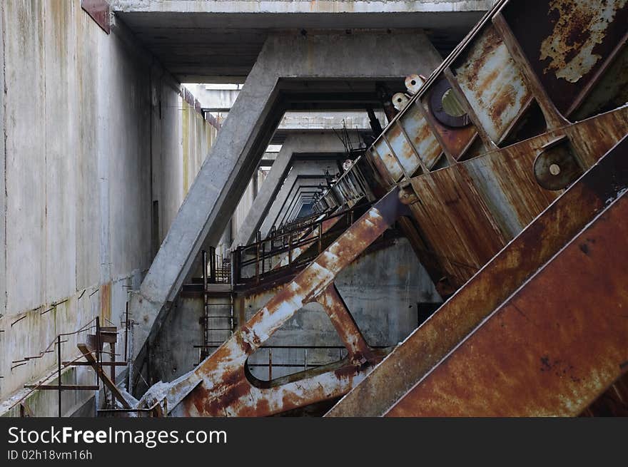 The interior levees. Old rusty tools gateways.