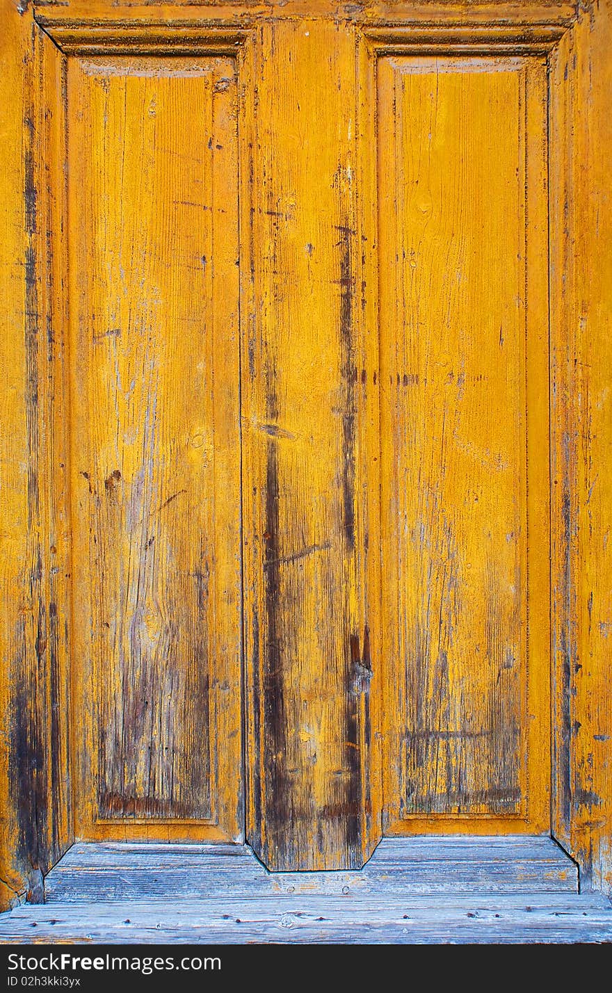 Detail of the old wooden door.