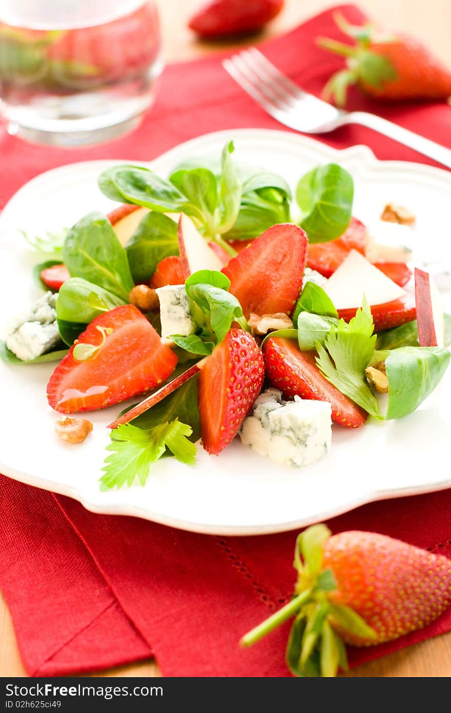 Salad With Strawberries,gorgonzola