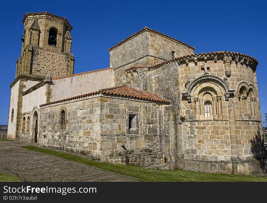 An image of an ancient medieval romanesque church in Spain