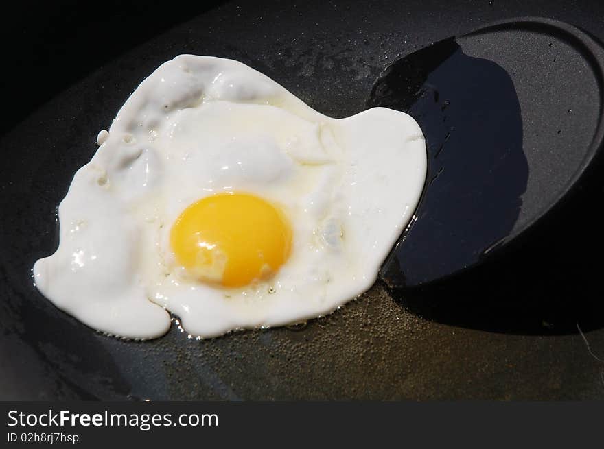 Frying egg