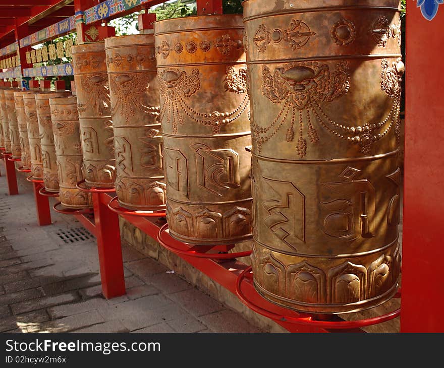 Turning inside the tube in the temple