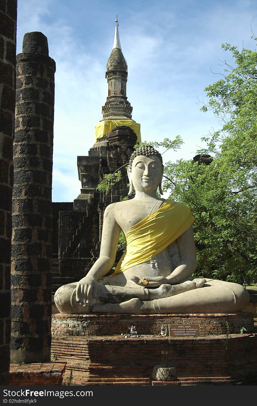 Remains of the temple ruins ancient Buddha image. Remains of the temple ruins ancient Buddha image.