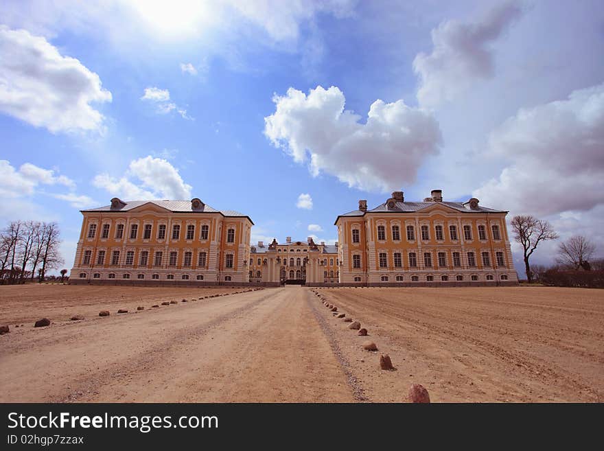 Rundale Palace is one of the most outstanding monuments of Baroque and Rococo art in Latvia. The Italian architect Francesco Bartolomeo Rastrelli designed Rundale Palace and supervised construction work. It has been constructed between 1736 and 1740.Focal length 17 mm