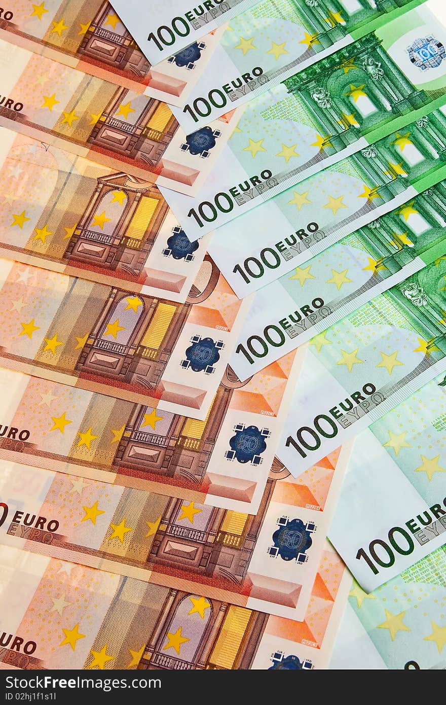 100 and 50 Euro banknotes.