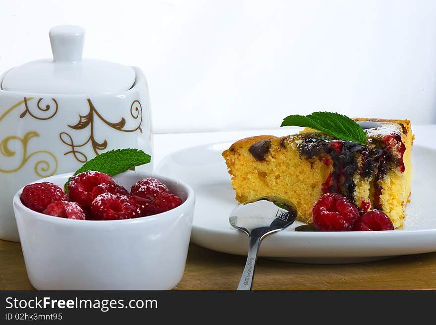 Cake with raspberries