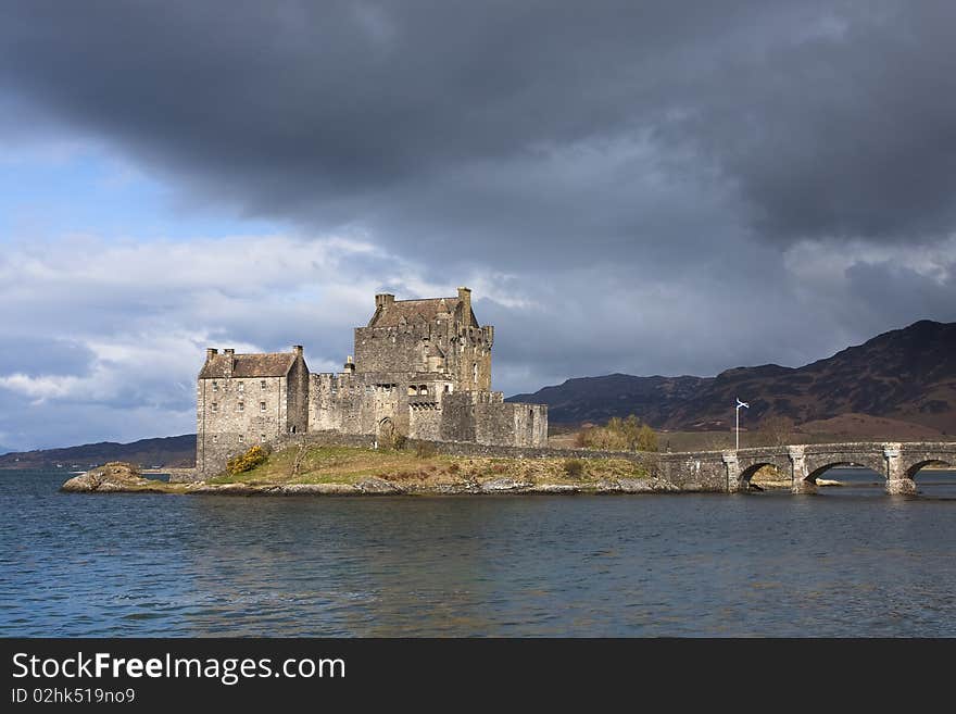 Scotland: Eilean Donan Castle
ND filter used, vibrance increased.