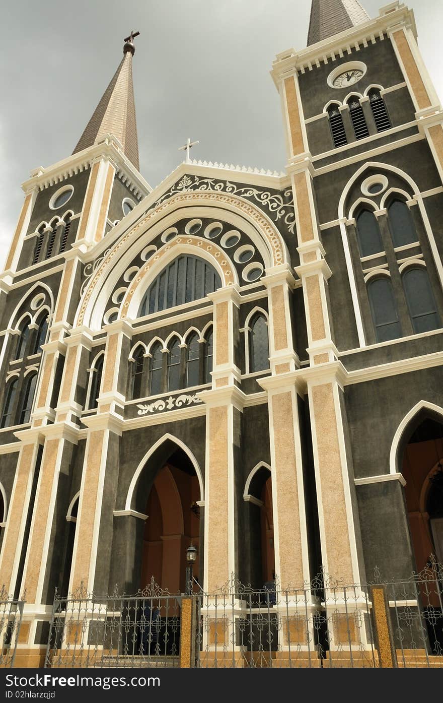 This church was built into the Gothic architecture with beautiful stained glass decorations depicting Christian saints.It is claimed to be the most beautiful Catholic Church in Thailand. This church was built into the Gothic architecture with beautiful stained glass decorations depicting Christian saints.It is claimed to be the most beautiful Catholic Church in Thailand.