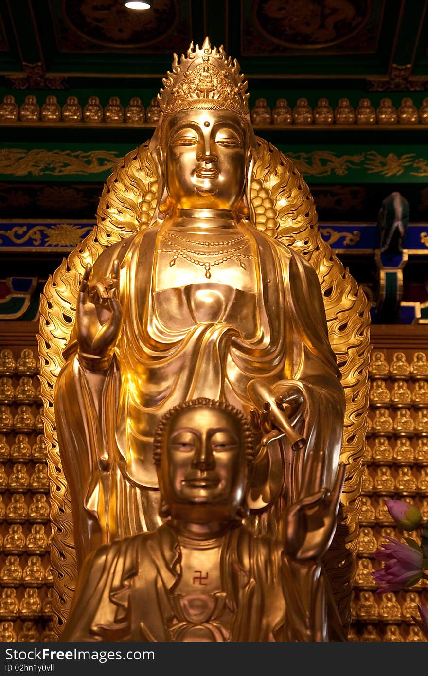 The Right Quan-Yin in baromraja temple