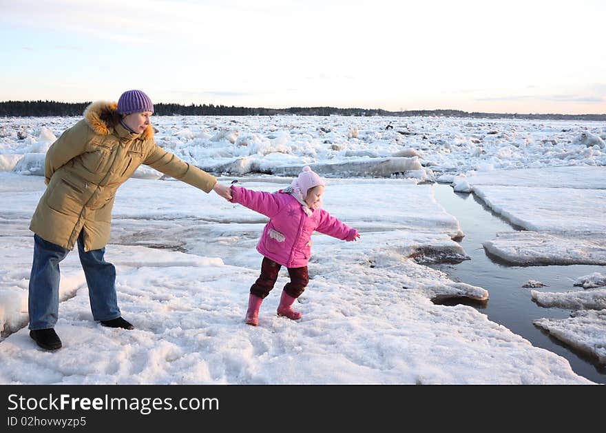 The mother stopped playing the child on the dangerous ice. The mother stopped playing the child on the dangerous ice.