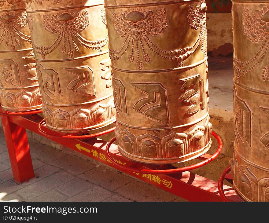 Turning inside the tube in the temple