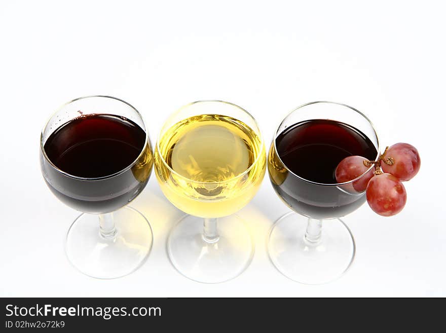 Red and white wine in wineglasses