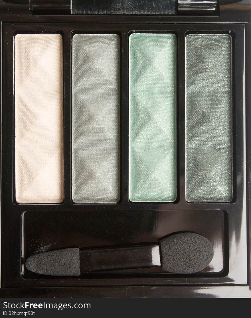 Eyeshadow Palette of four colores in black container