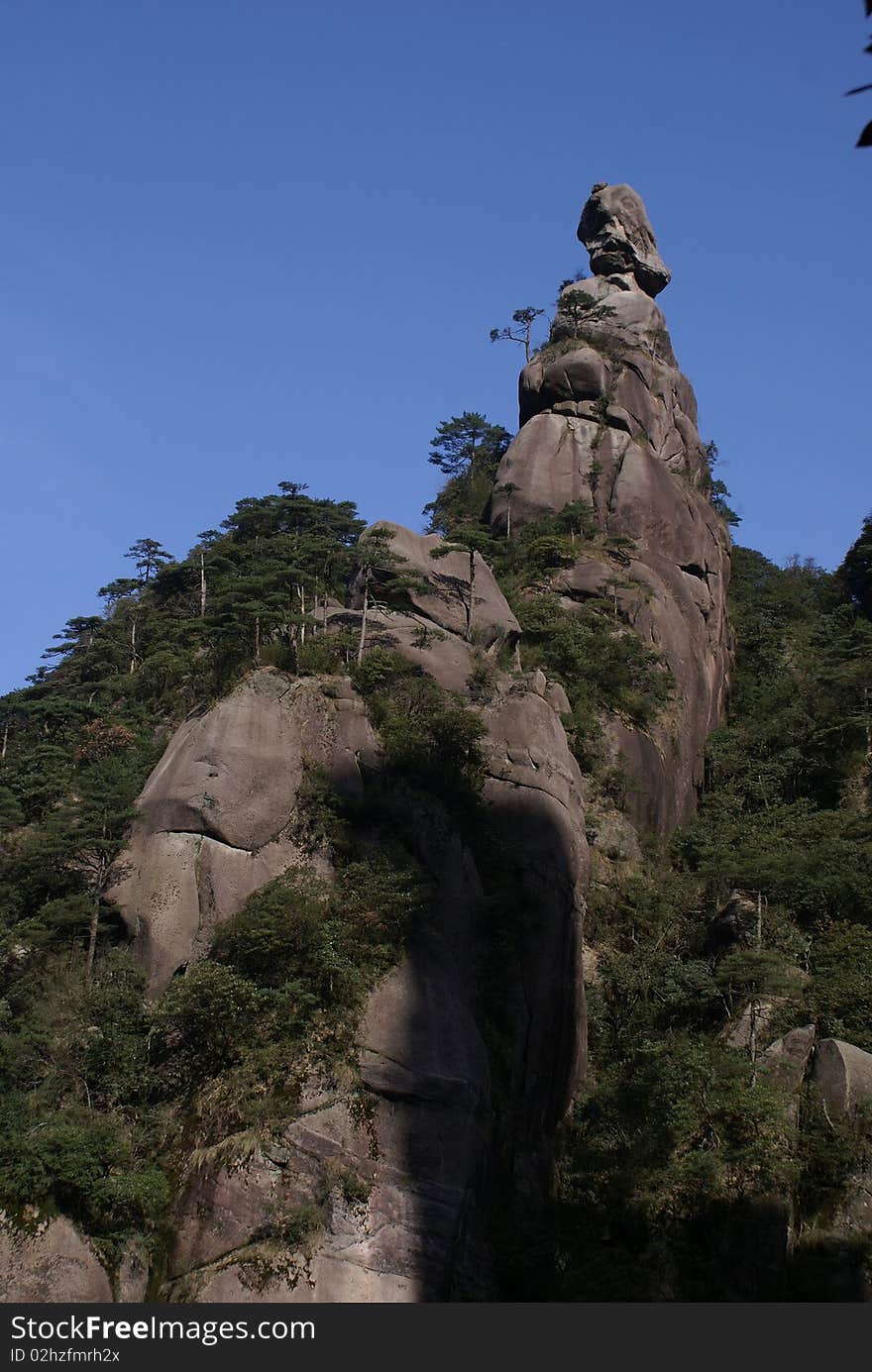 San Qin Mountain lies in the northeast of JiangXi Province, China. It is a marve, within an area of 220 square kilometers, rises 1817 meters above sea level. San Qin Mountain lies in the northeast of JiangXi Province, China. It is a marve, within an area of 220 square kilometers, rises 1817 meters above sea level.