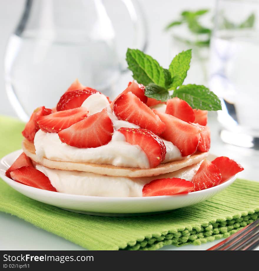 Pancakes with curd cheese and strawberries