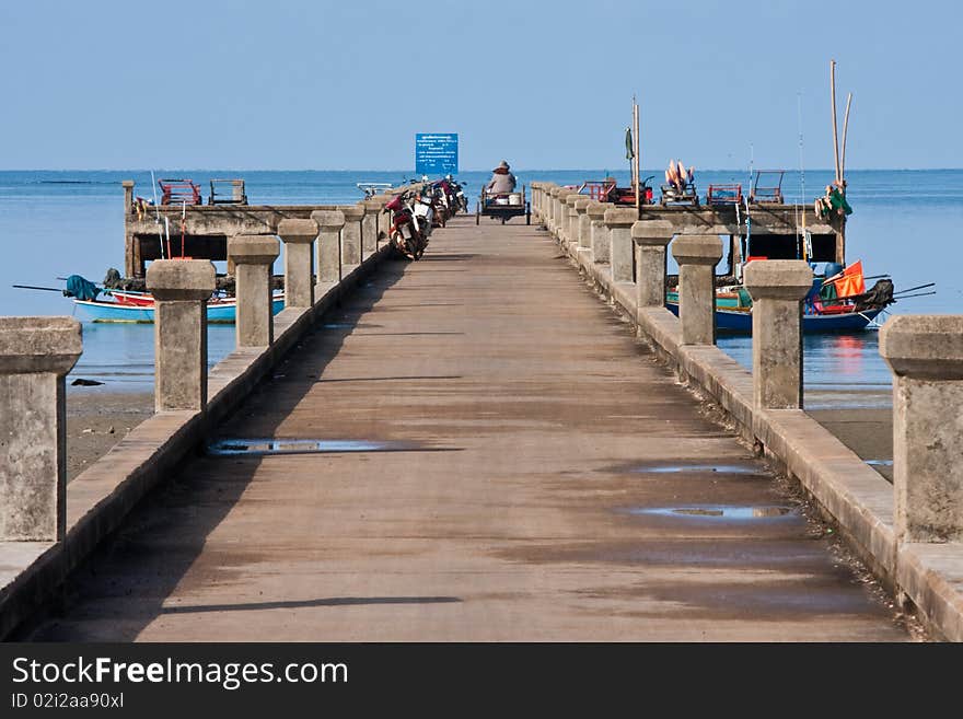 Transfer bridge for fishermans to transfer fish for them customer