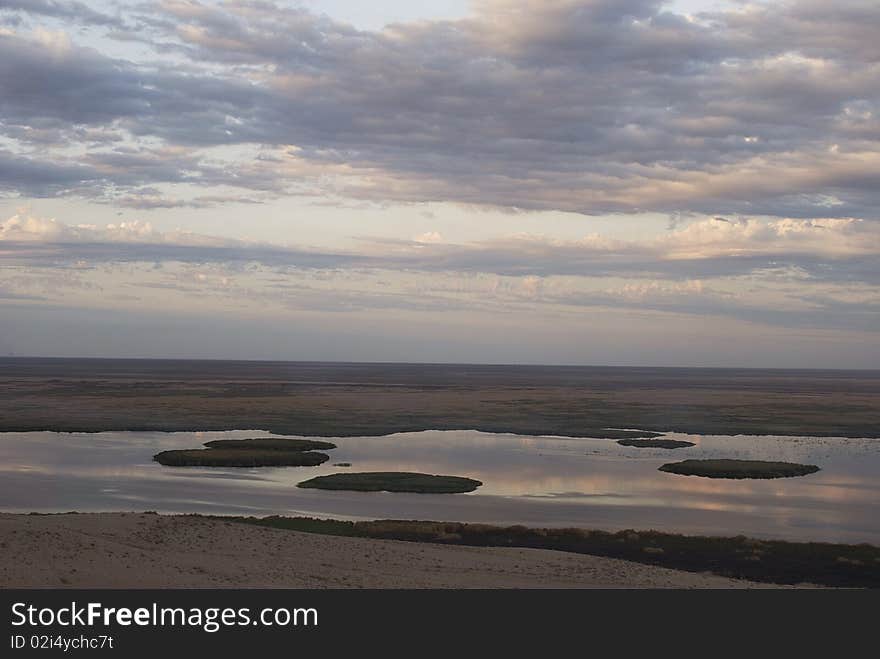 Sudochie Lake, Usturt Plateau