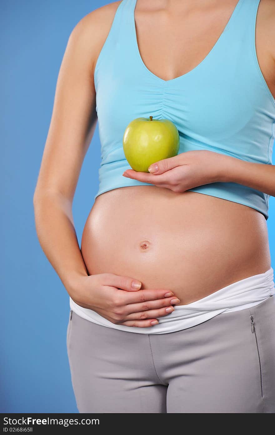 Pregnant woman with green apple