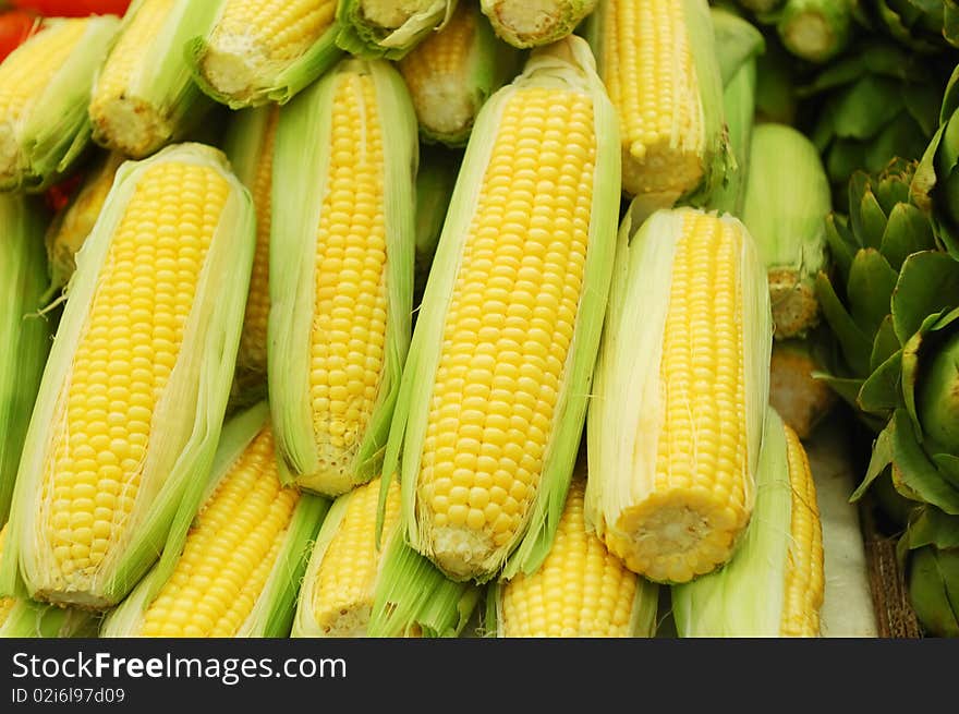 Close up of corn on a market stand